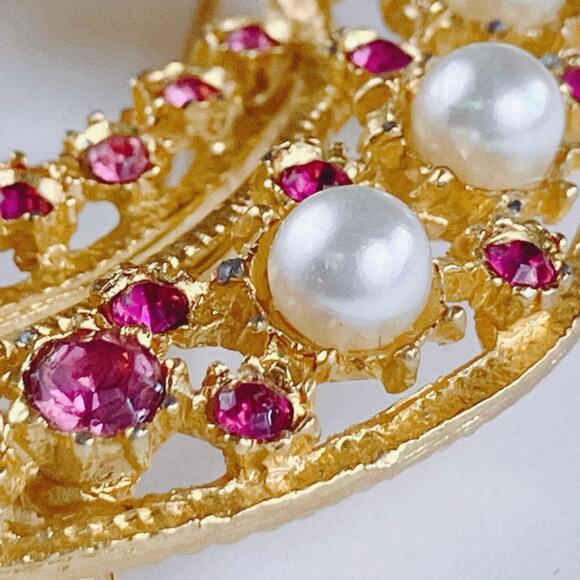 VTG Mid Century Brooch Faux Pearl Fuchsia Pink Rhinestone Layered Gold Tone Pin - Picture 6 of 11